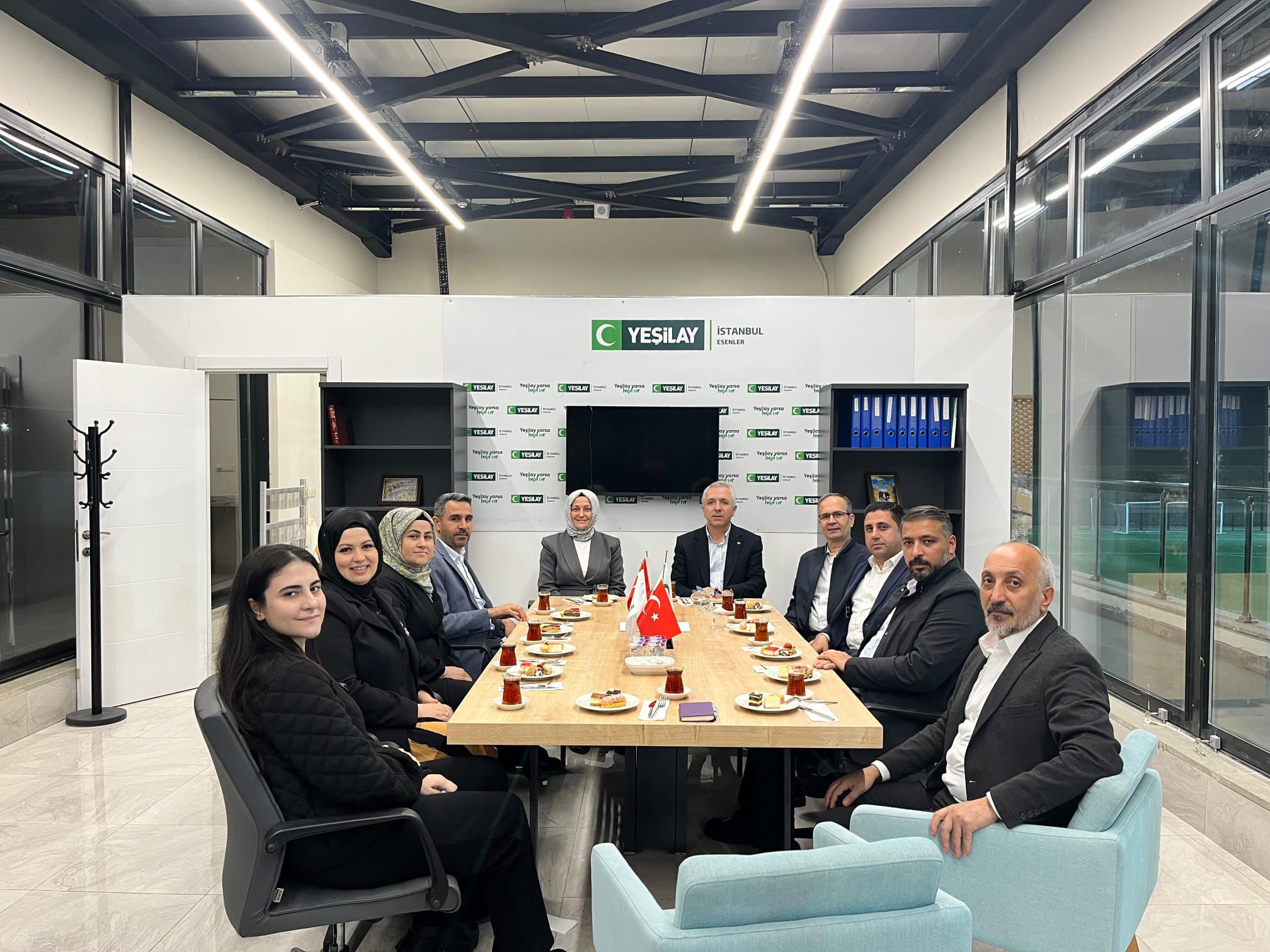 Esenler AK Parti İlçe Teşkilatından Yeşilay Esenler Şubesi’ne Ziyaret