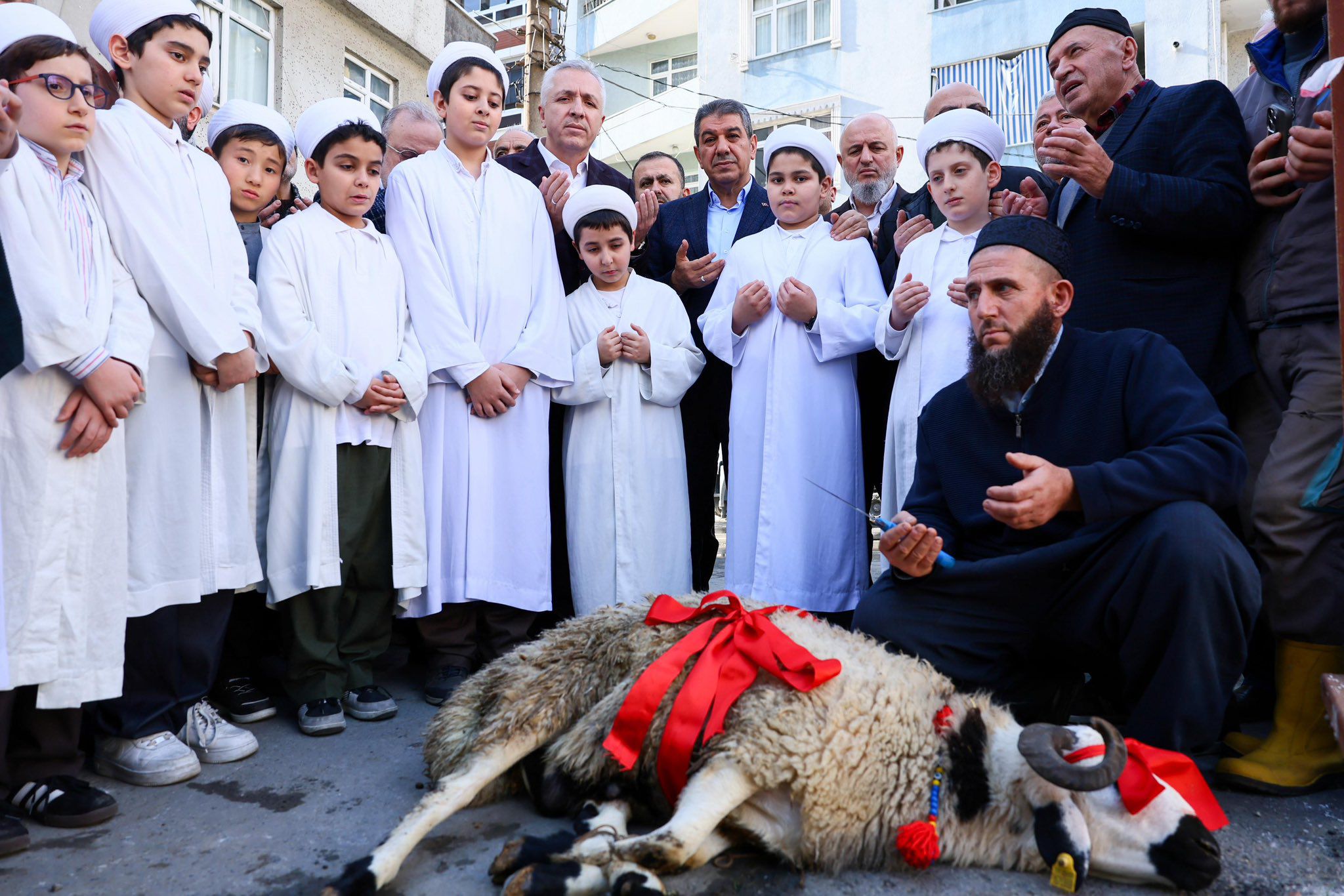 İlçe Başkanı Emrullah Erkuş ve İlçe Yönetimi, Kazım Karabekir Camii’nin Temel Atma Törenine Katıldı
