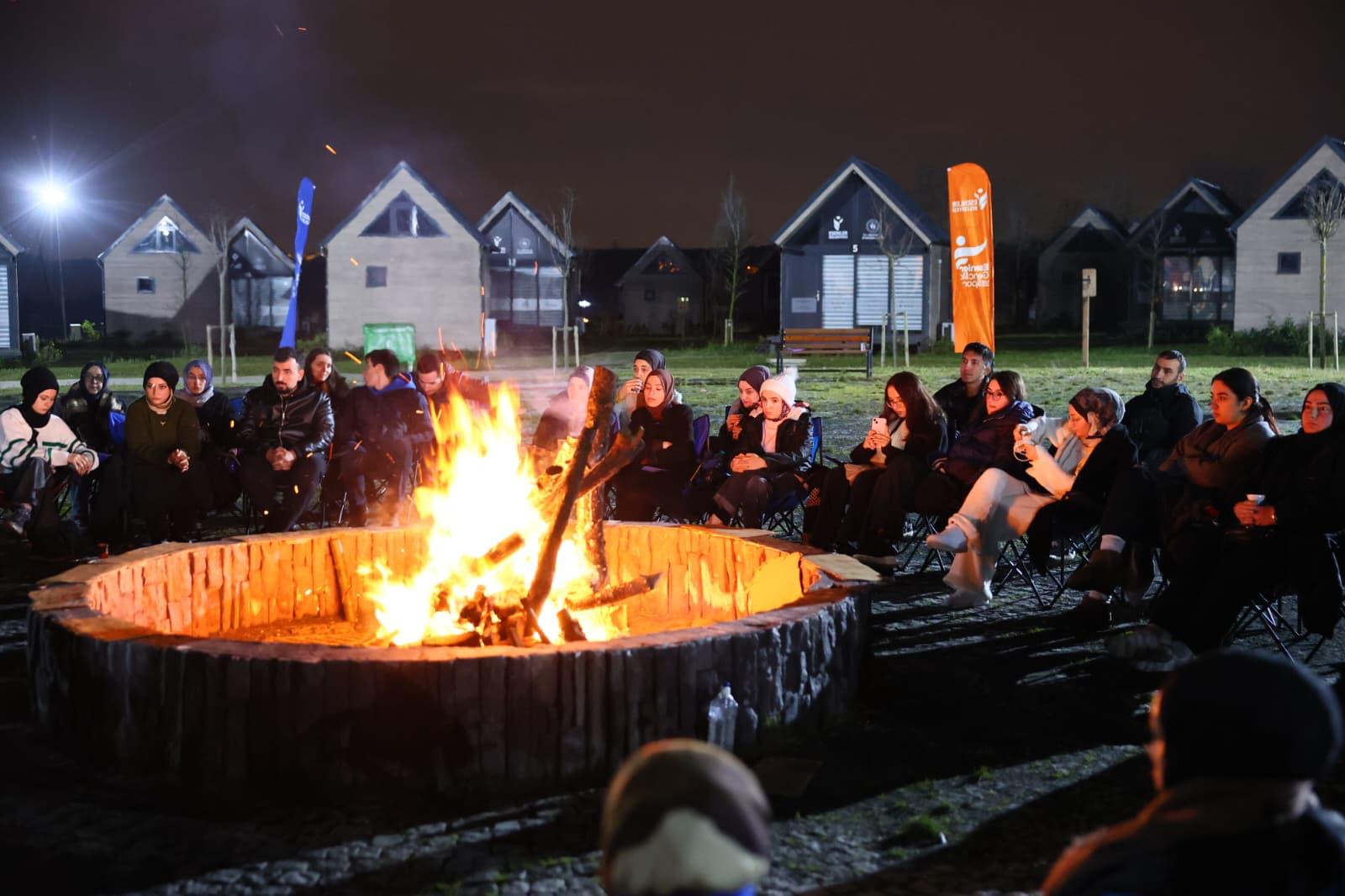 Esenler Göktürk Gençlik Köyü’nde Gençlerle Ateş Başında Gönül Buluşması