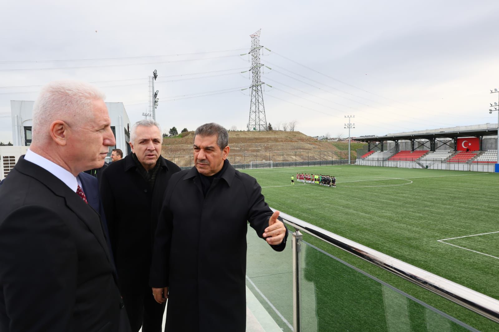 İstanbul Valisi Davut Gül, Esenler Futbol Gelişim Merkezi’nde İncelemelerde Bulundu